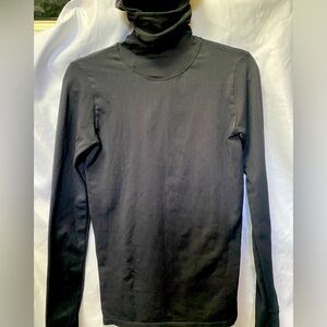 Athleta Hooded Top. Lightweight Base Gear. Fabric face protection Medium Black